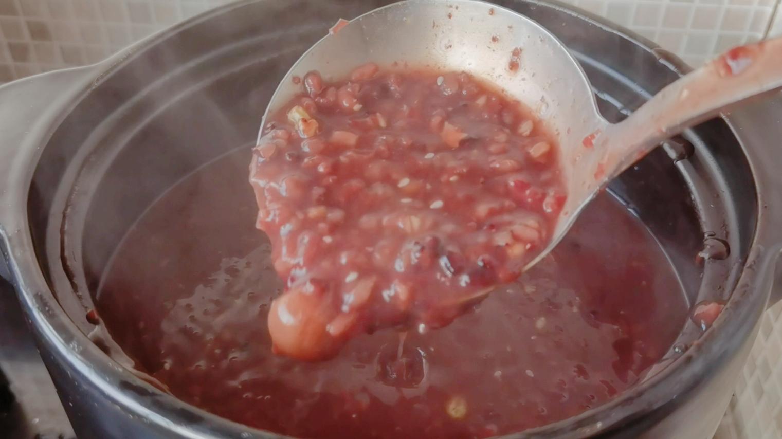 粥铺的八宝粥是怎么熬制的,八宝粥为什么煮得很粘稠