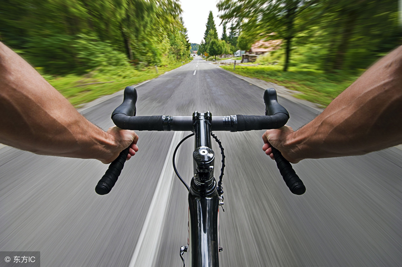 35岁小伙保温杯里泡枸杞,保温杯里泡枸杞90后开始养生