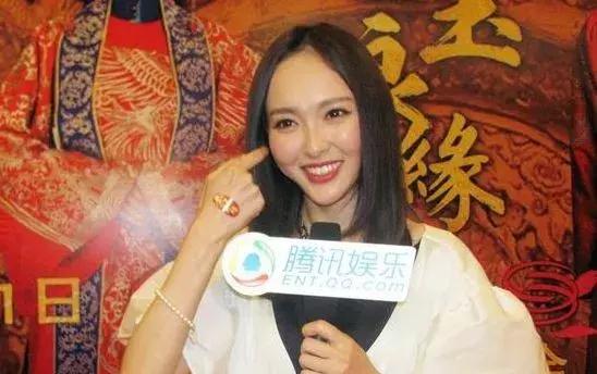 辛芷蕾发型是剪出来还是烫出来的,辛芷蕾的发型剪出来的效果