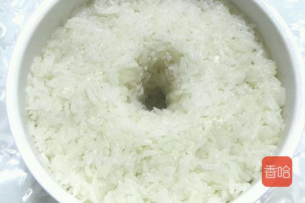 别再花钱买甜酒了自己做也很容易,手把手教你酿制米酒