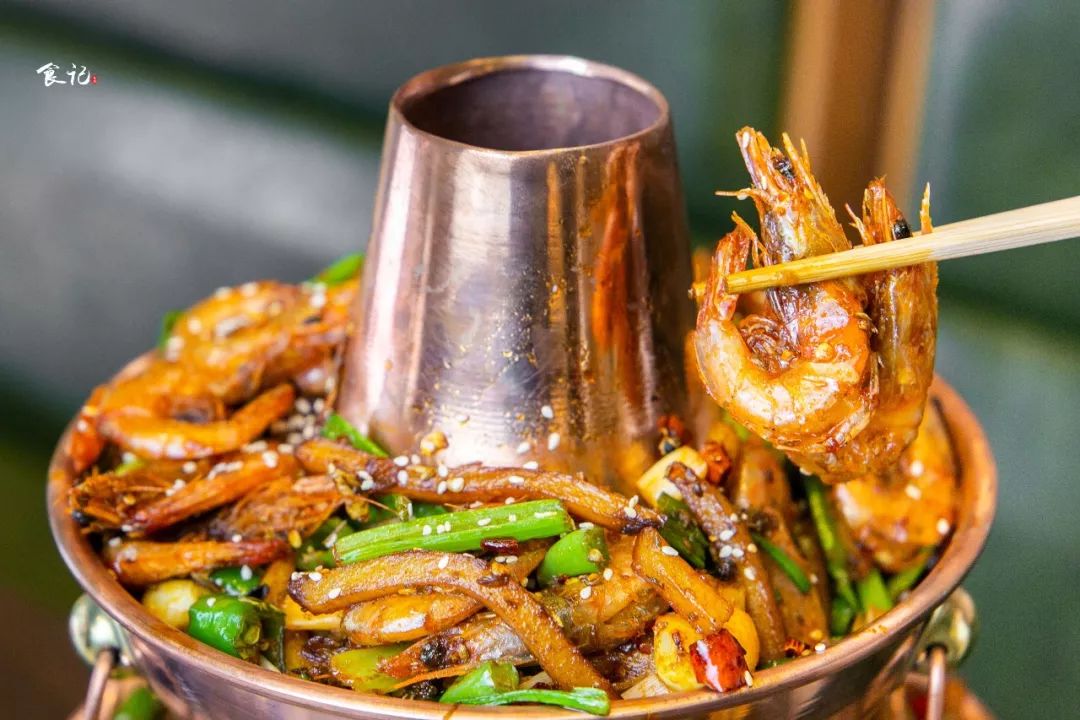 火爆襄阳的3层“壕锅”来袭！还有360°满到爆的龙虾牛蛙双子塔！