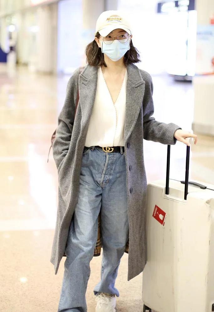 防疫造型大赛第二弹，杨幂热巴刘雯...戴口罩也挡不住的时髦感