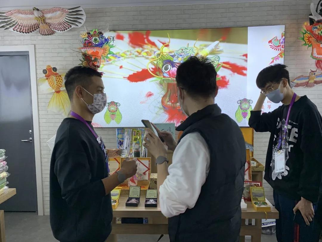 潍坊风筝“飞”入进博会