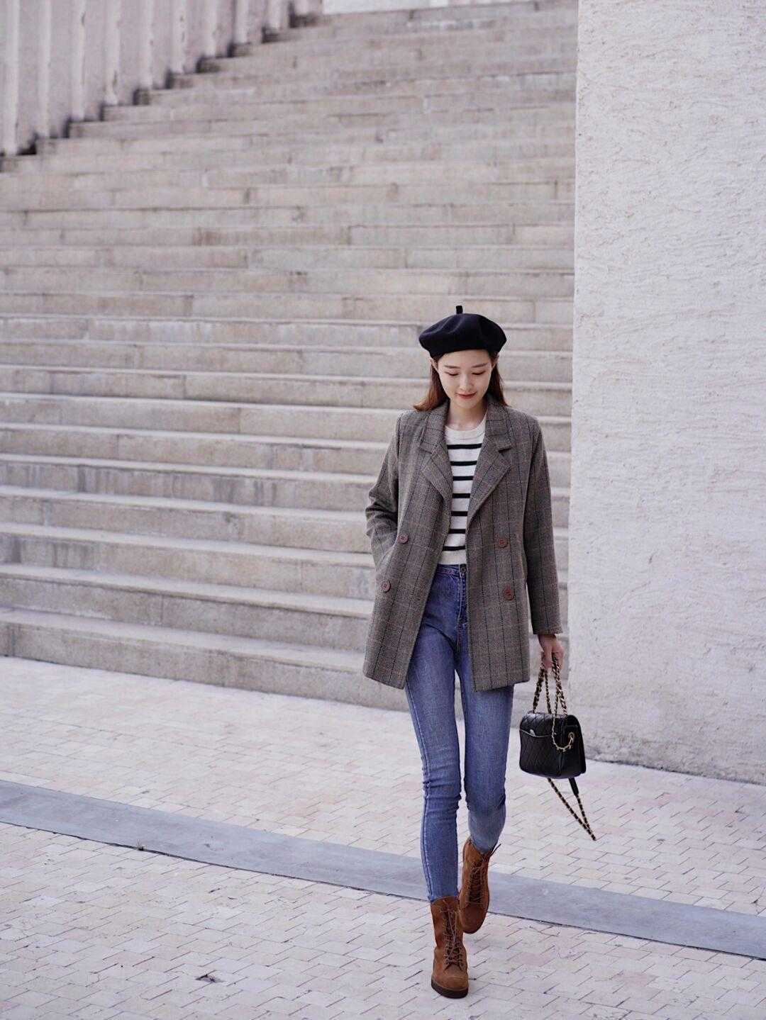 儿童黑色皮夹克搭配蓝色牛仔裤,黑色机车皮夹克搭配什么牛仔裤