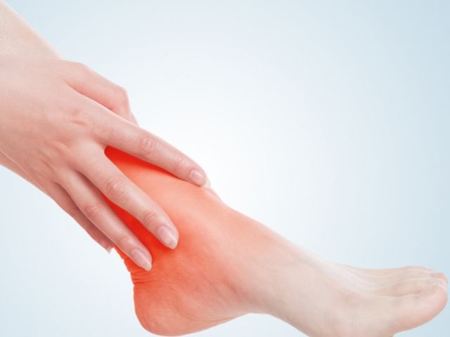 腿部出现血管明显怎么回事,腿部血管有什么反应