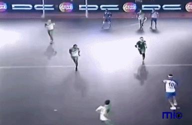 不要在有人离去后,才关注这项运动,这片场地曾走出过世界级球王