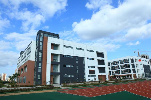 中国第三大民办高中教育赴美上市，却遭股价狂跌，问题出在哪里？