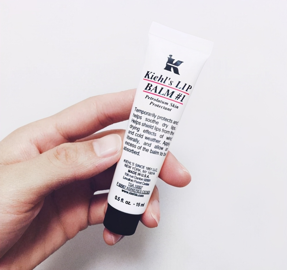 嘴巴起皮干燥润唇膏变色,嘴唇干燥起皮8款润唇膏拯救你