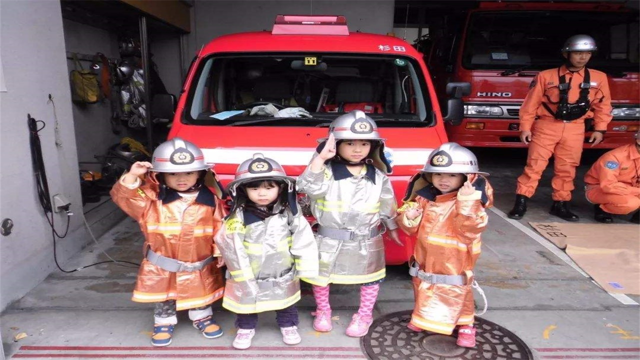 为什么日本小孩可以自己去上学,日本小学生为什么一个人去上学