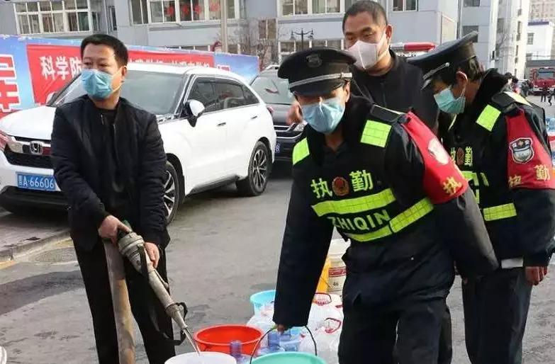 这节骨眼1253户居民家没水吃，社区书记有妙招