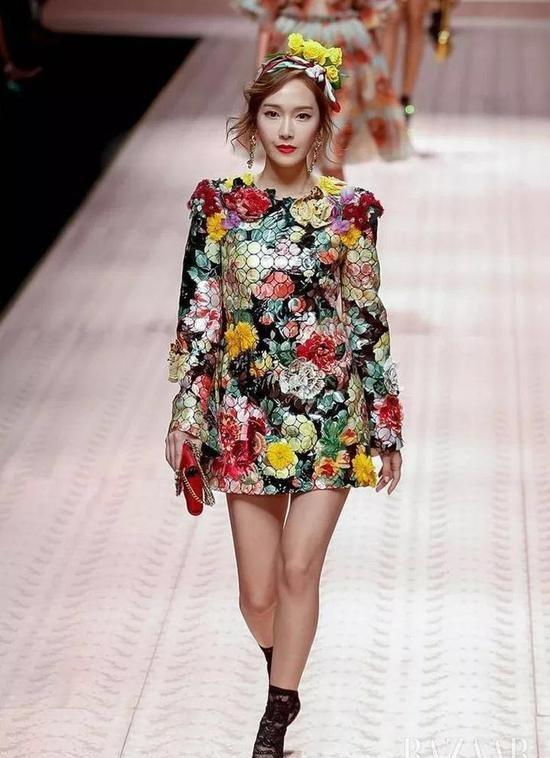 DG辱华后专柜有顾客要退回预存金：全国都在*制抵**不敢穿了