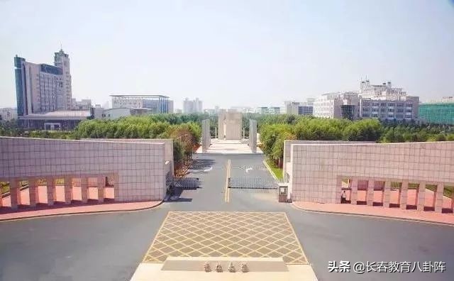 全国高校宿舍奢华排行,各个学校宿舍大比拼