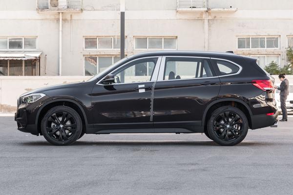 19款宝马x1xdrive20li怎么样,2020款宝马x1和三系哪个值得买