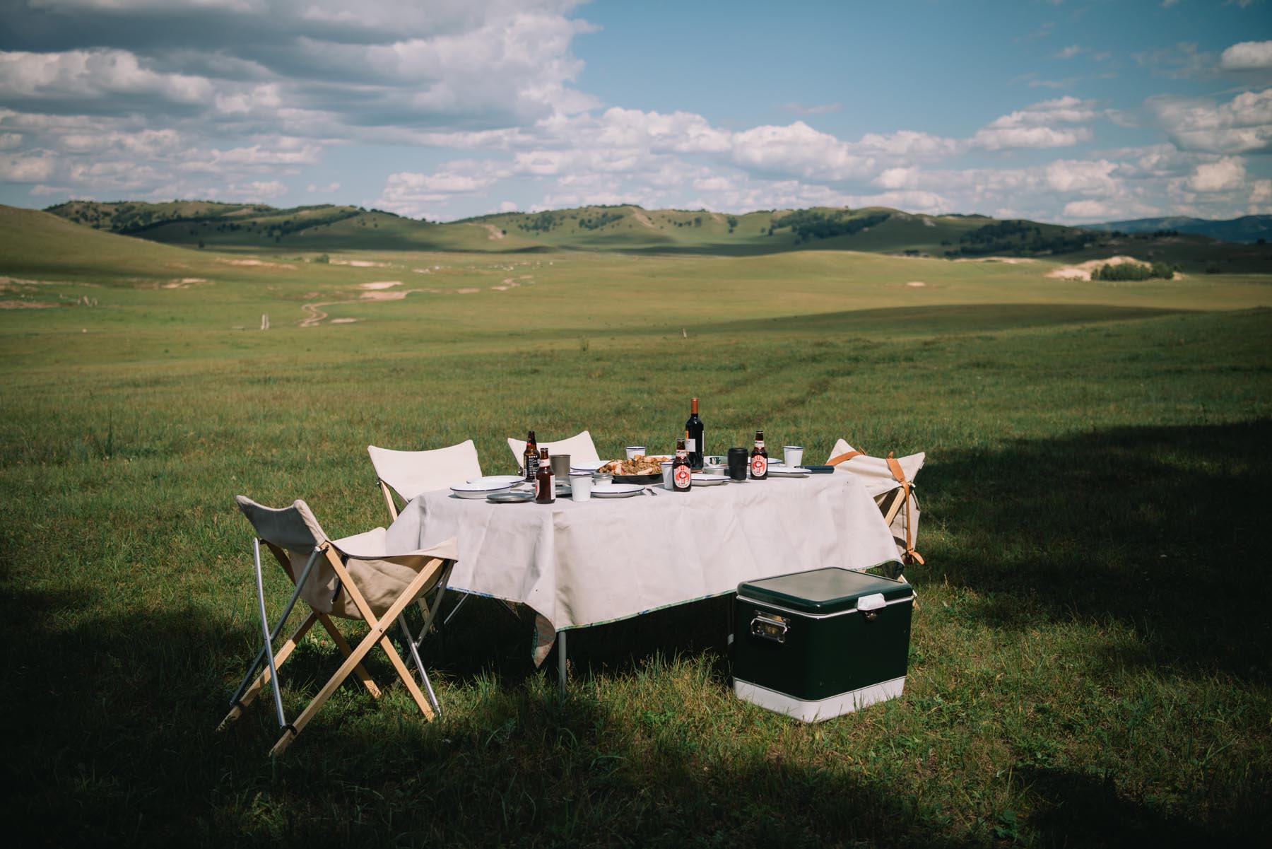 拥有这21件高颜值户外装备，让我们的草原野餐会像家里般优雅