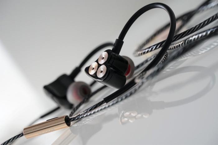 是菜鸡还是战斗机？揭秘在中国爆卖的百元级耳塞们的真面目！