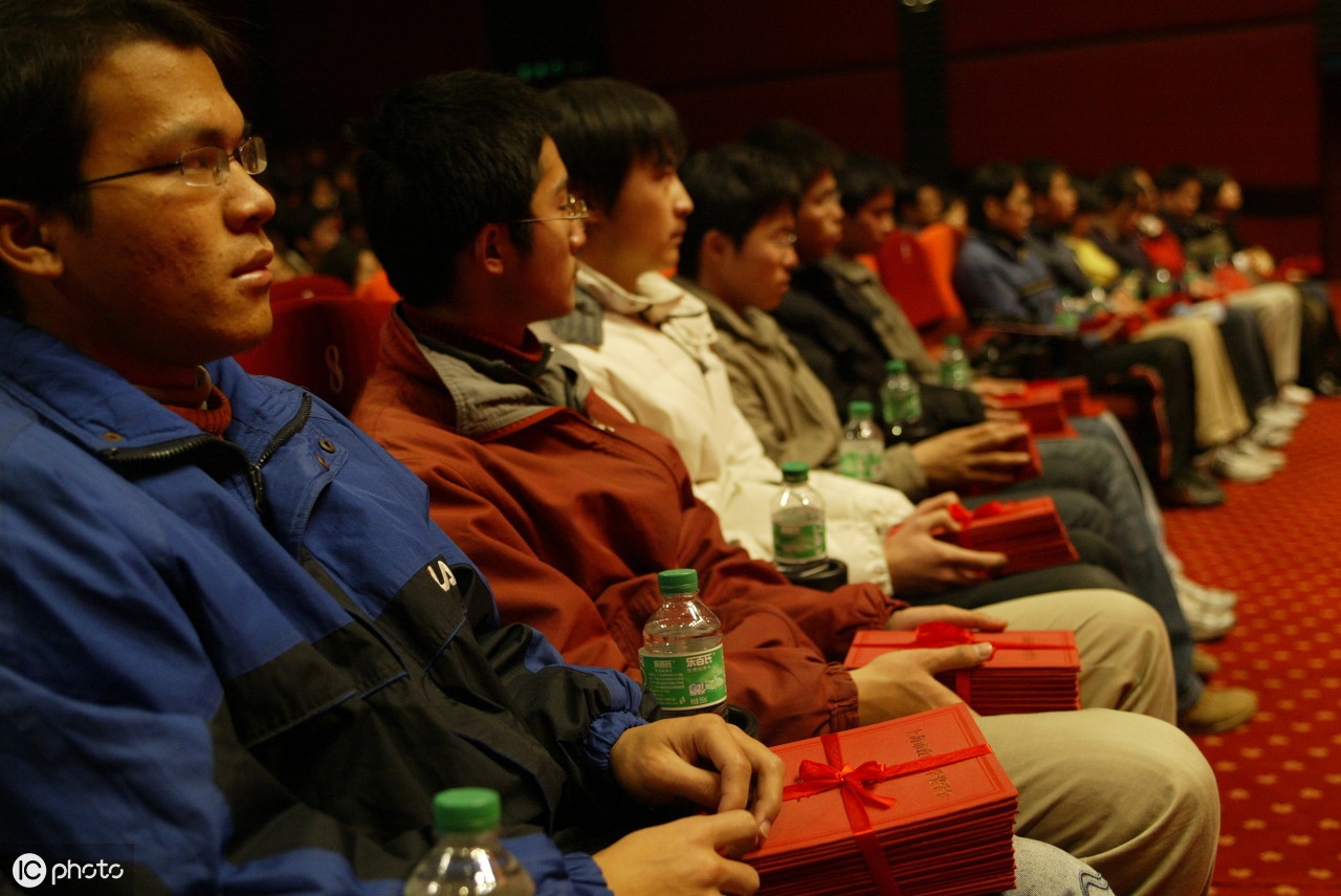 总结表彰大会职代会,职代会工作报告与总结表彰大会