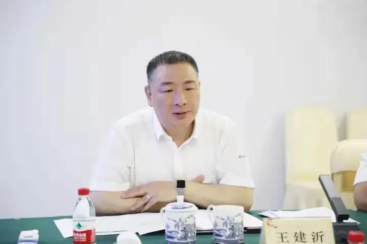 从一个小作坊逐步成长,从白手起家到工厂老板