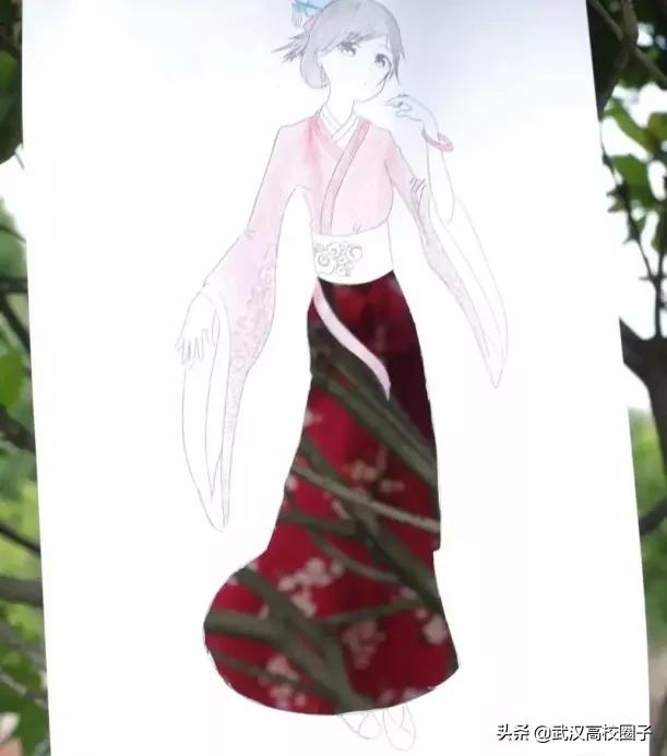 全武汉只有这所大学校门上跑火车，以前嫌弃现在却又舍不得