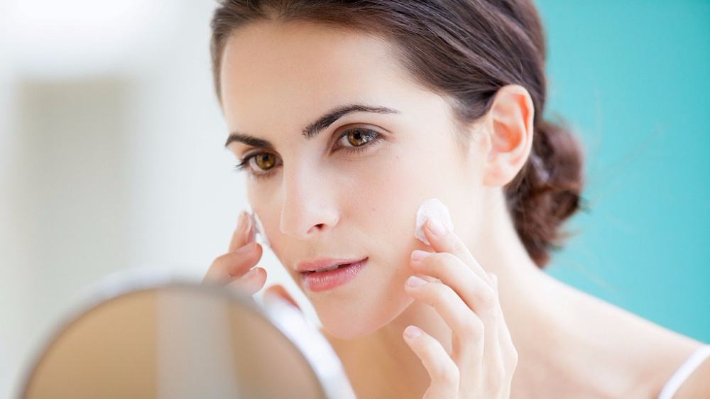 去黑头收缩毛孔最快最有效的方法,去黑头收缩毛孔的最简单方法