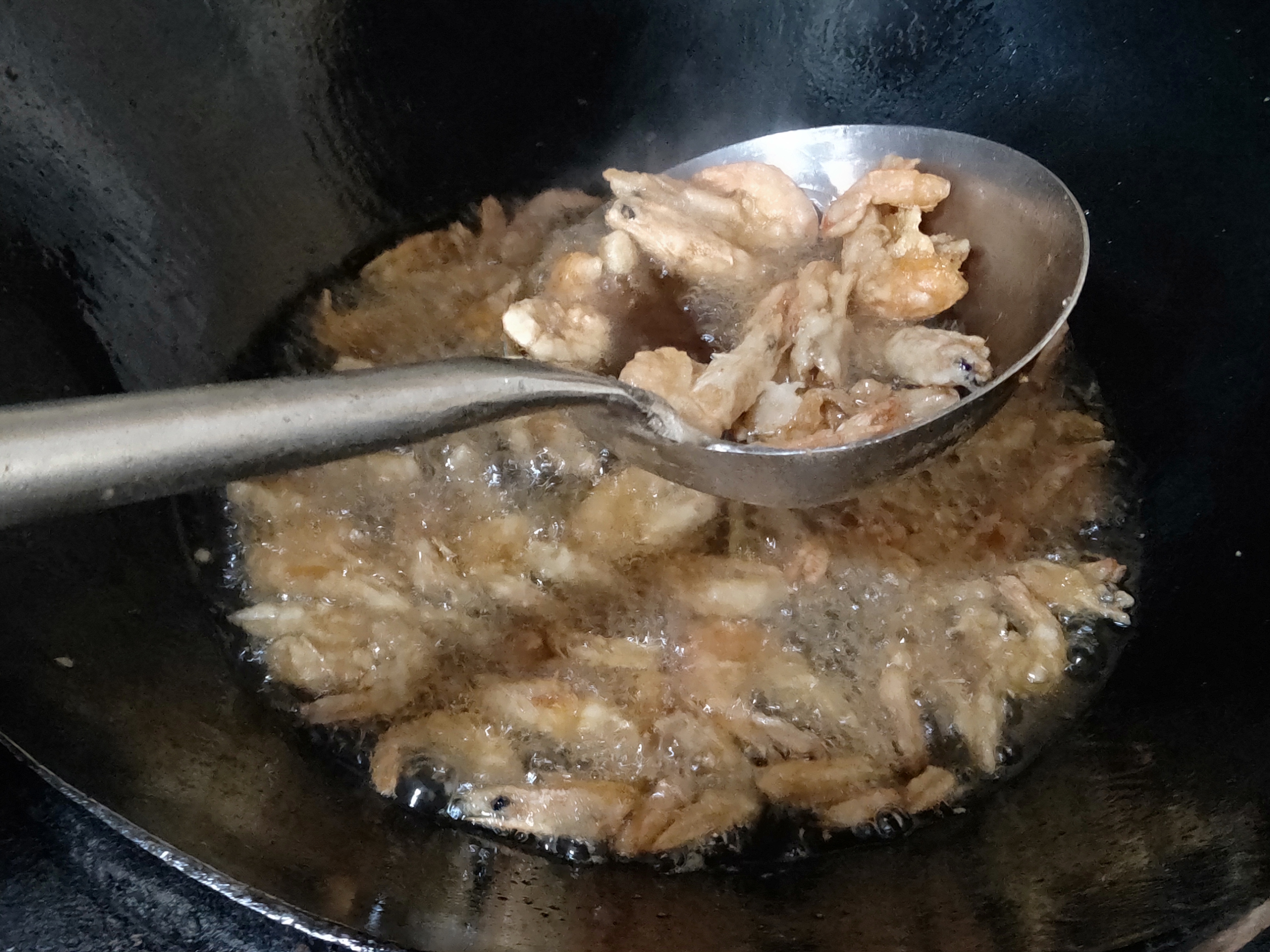 干炸小河虾用面粉好还是淀粉好,干炸小河虾家里有孩子一定要试试