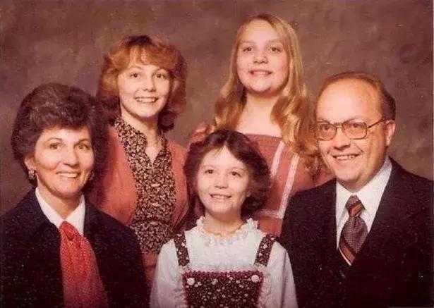 为娶12岁邻家女，恋童癖竟先去*引勾**她父母……