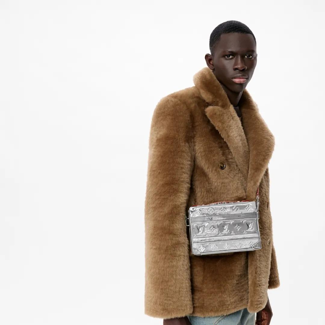 Louis Vuitton | 以传奇行李箱 Trunk 为灵感的3款奢华小包