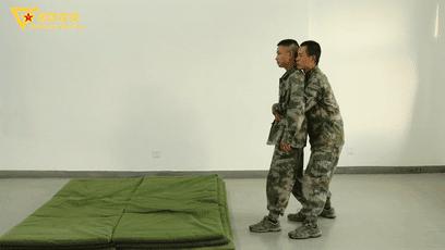 GIF|被背后抱腰怎么破？兵哥教你如何解脱并反击