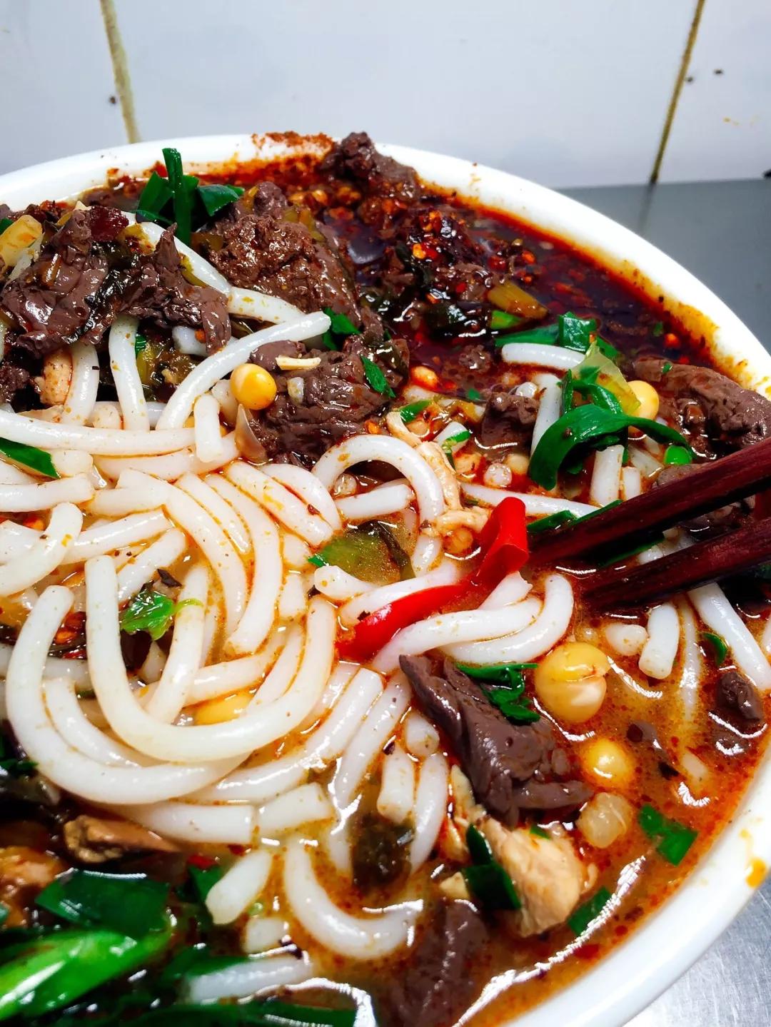 一碗米线斩群妖|我在昆明这5家米线店跪得端端正正