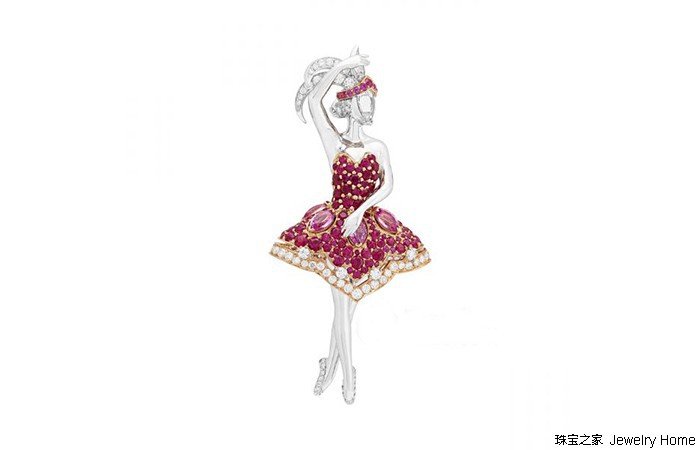 一大一小的胸针的正确戴法,一枚胸针穿出高级感