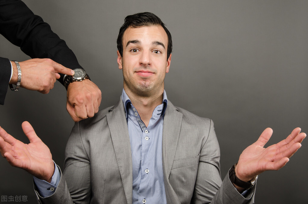 体制内被领导打压同事排挤怎么办,被领导排挤暗示辞职最明智的做法