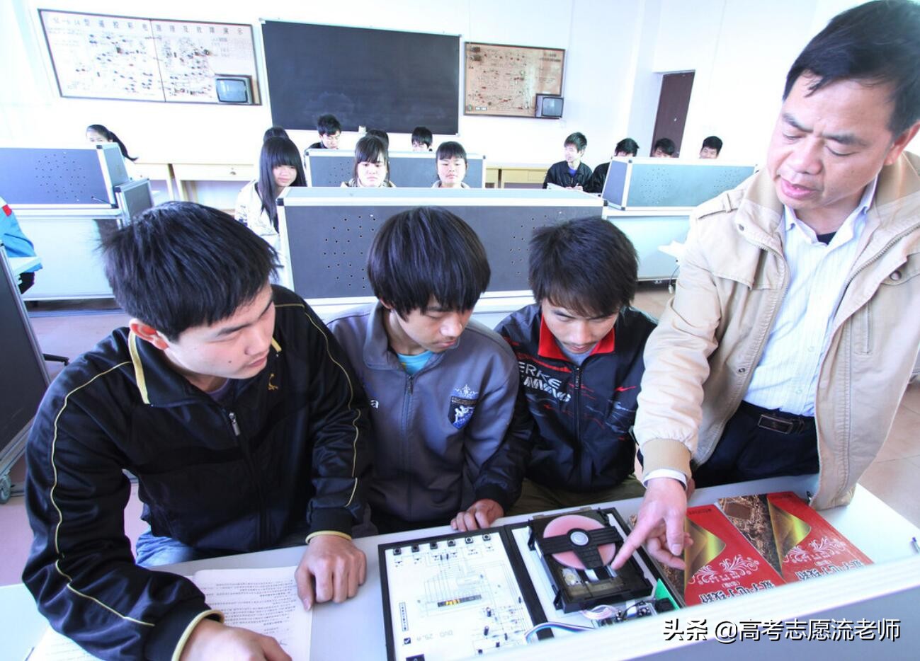 孩子成绩差是读高中还是读职专,学习不好的初中生到职专能学什么