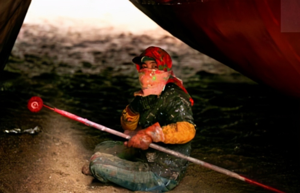 工作不分贵贱曾教授,北大硕士苏黎兰回家当油漆工