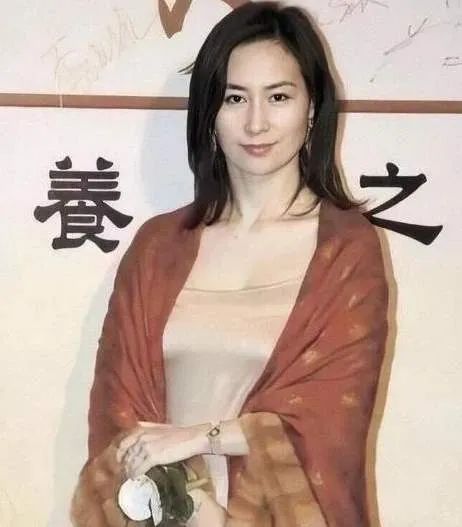赌王女孩何超欣,赌王女儿何超欣减肥