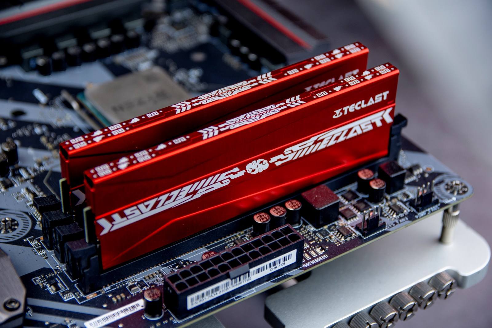 左手腾龙右手太极，马甲下都是国产芯片，两套好看好用的内存评测