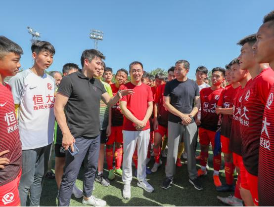 许家印张近东足球,许家印张近东交杯