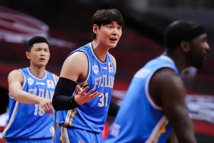 王哲林回应最近状态调整,王哲林被观众嘲笑