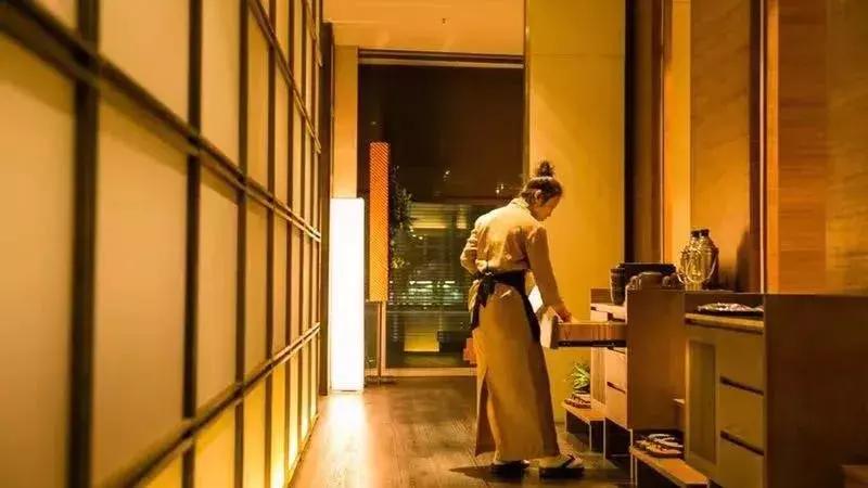 gucci香水线下店专柜赠品,gucci香水30ml送口红小样