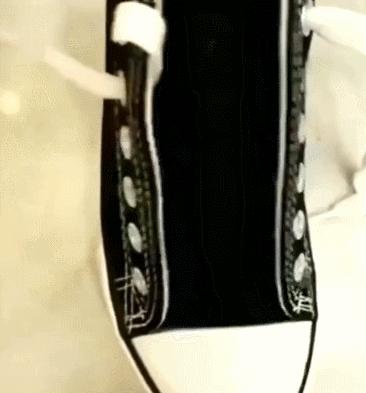 他们将鞋带系成“单身”！眼睛：我会了，手：不，你不会