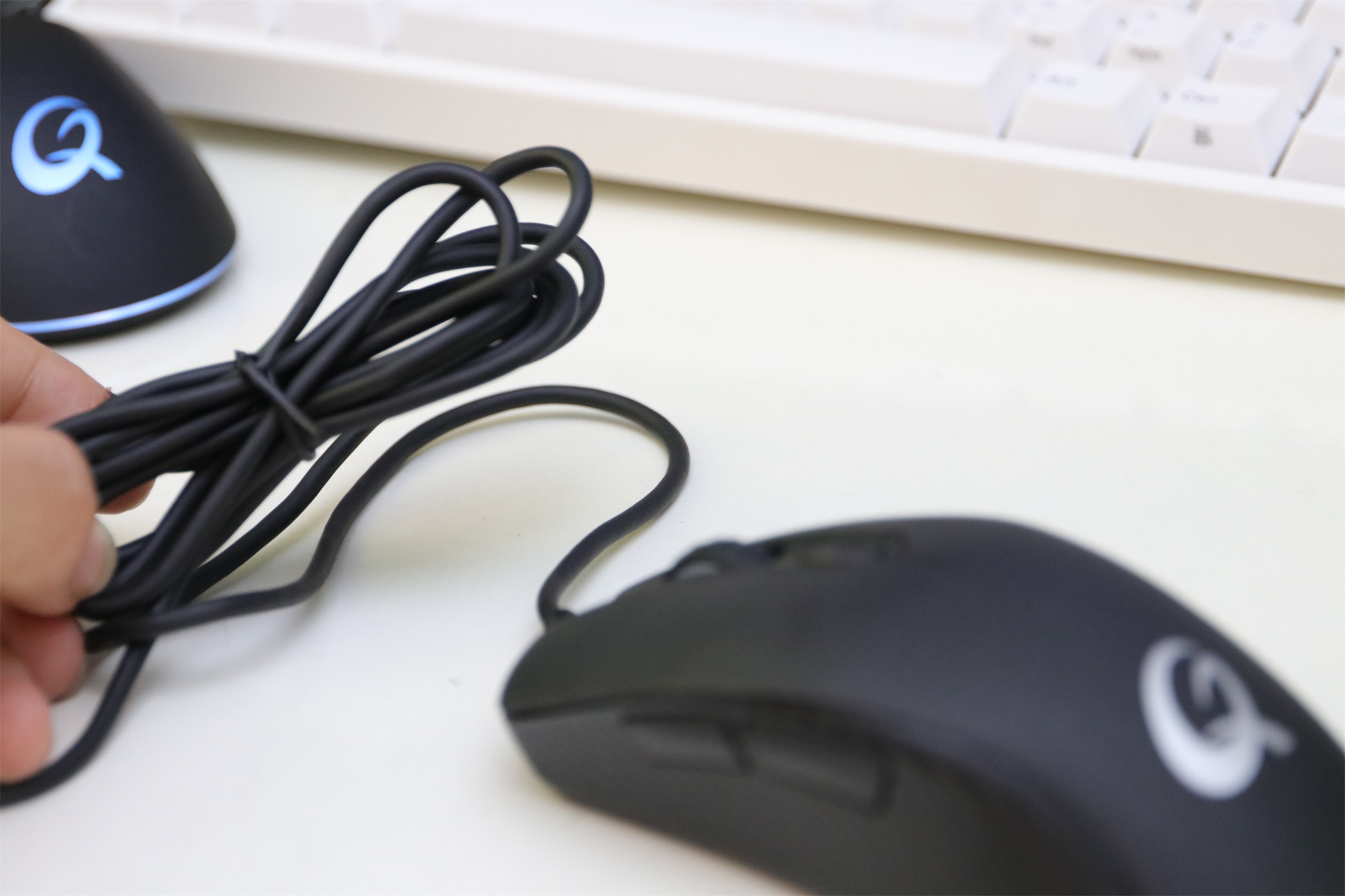 轻量化鼠标性价比推荐,200到300无线轻量化鼠标