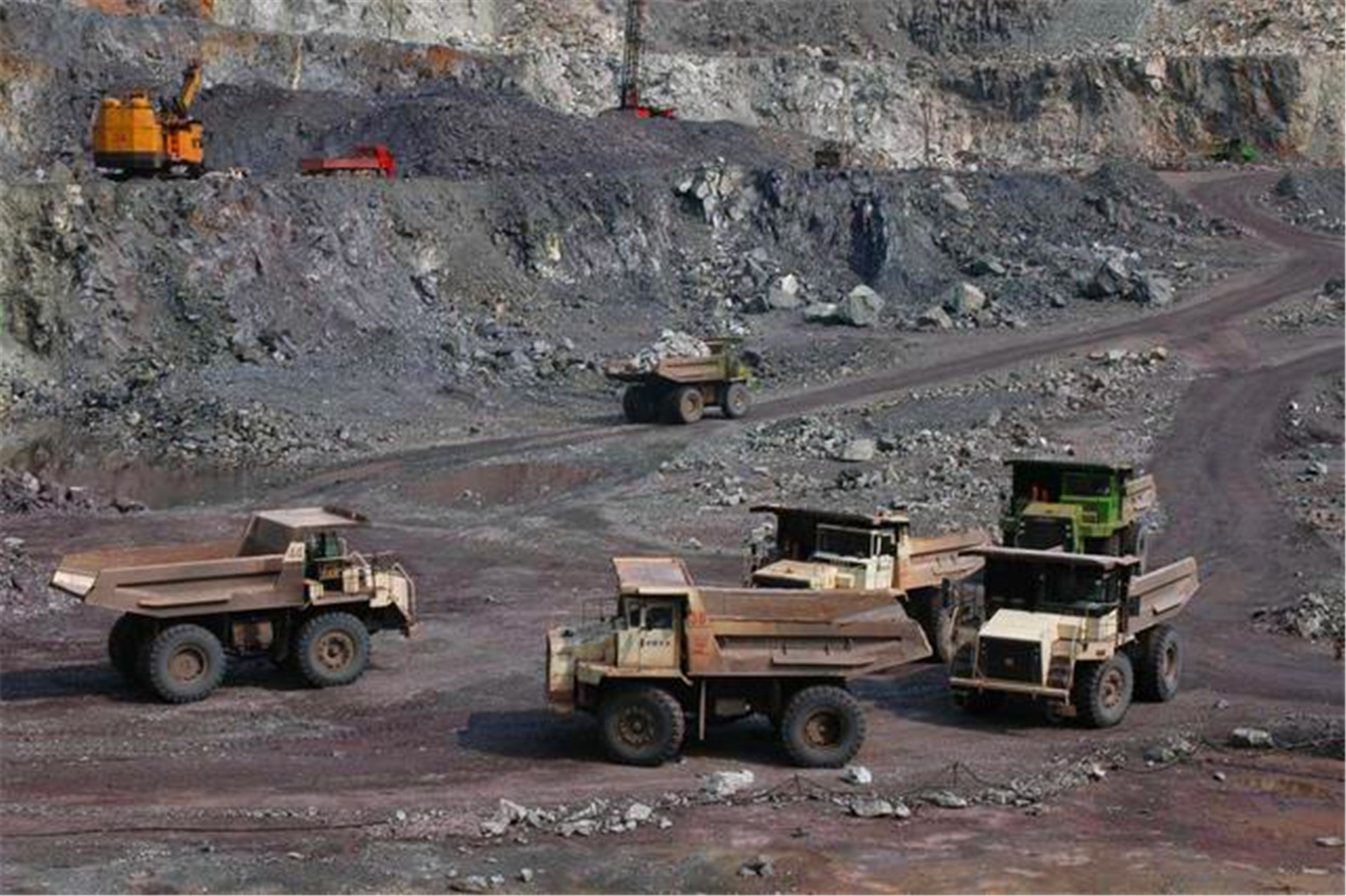 中国挖出比稀土还珍贵的宝贝,深山发现航空母舰是真的吗