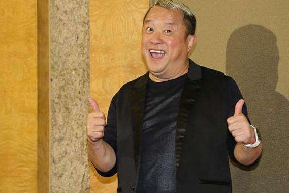 曾志伟花心？第二任妻子朱锡珍离世，两人曾长时间分居