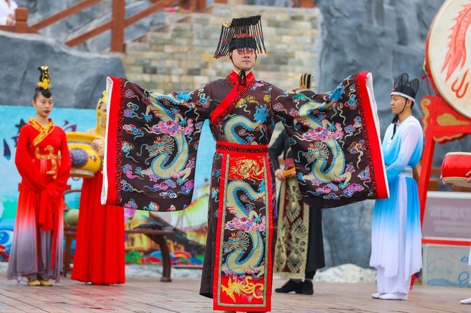 广东珠海浪漫之城视频,珠海海洋王国温泉