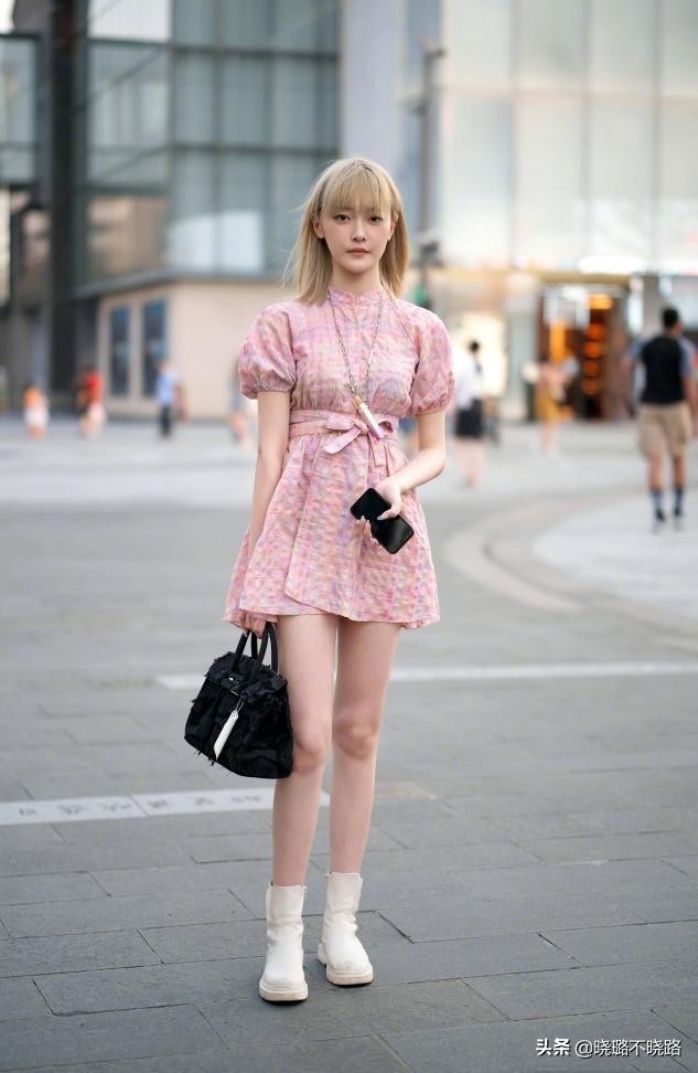 短裙子如何穿短靴比较好看,为什么穿靴子显腿短