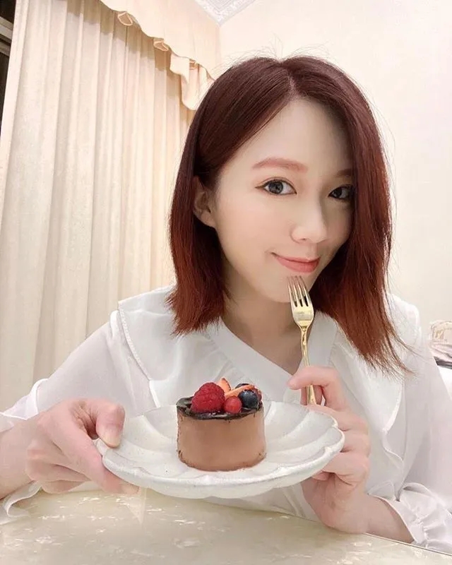 黄日华上天天向上谈女儿黄芷晴,黄日华生日与亡妻遗照合影