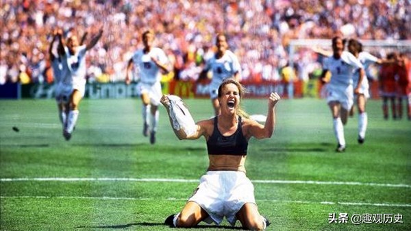 中国女足2003年滕巍进球的那一刻,滕巍脱衣庆祝