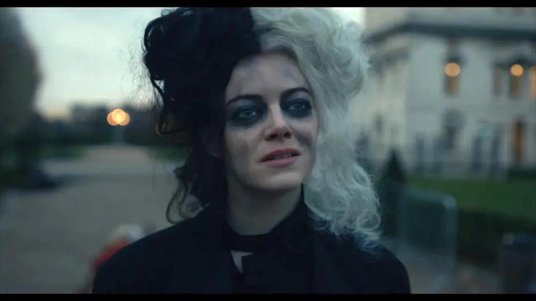 这美人一发疯，又是热搜混战