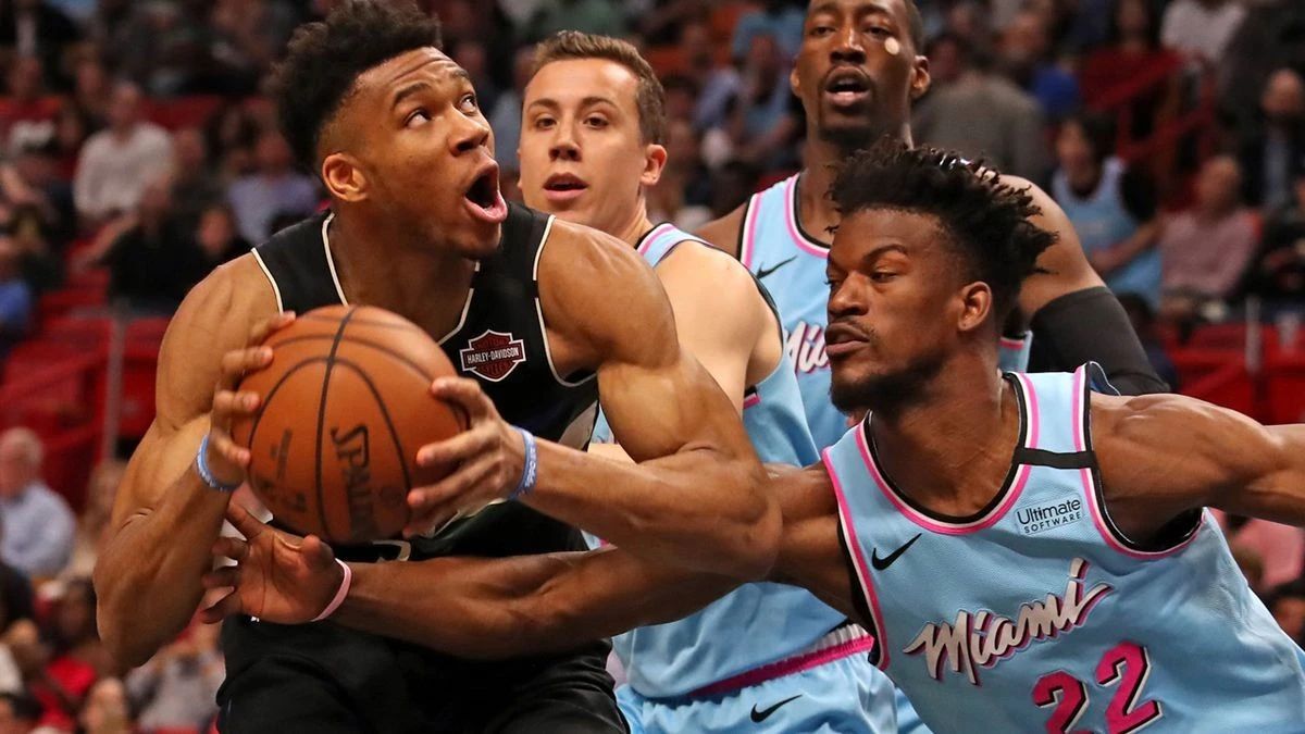 字母哥毁了杜兰特证明的机会,字母哥快攻上篮被吹犯规