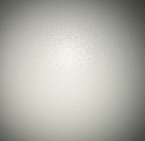 装修墙面上刮腻子好还是刷涂料好,装修墙面刷漆流程视频