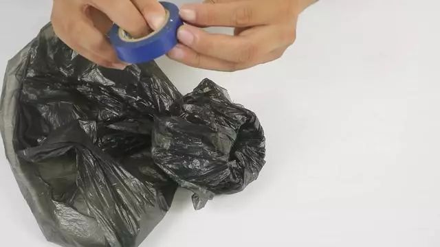 厕所臭气熏天怎么办?只需一个塑料袋,轻松解决大难题