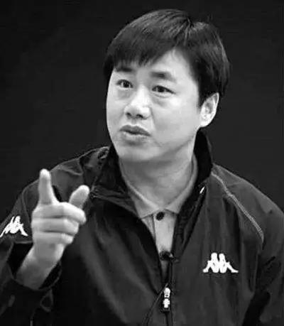 今日清明节，怀念那些逝去的生命，愿天堂也有足球陪伴！